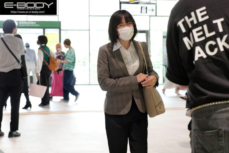 (EBOD-961)E-Body还我漂漂拳!乡土味的公务员变成了身材教科书的尤物!-73极品番号网