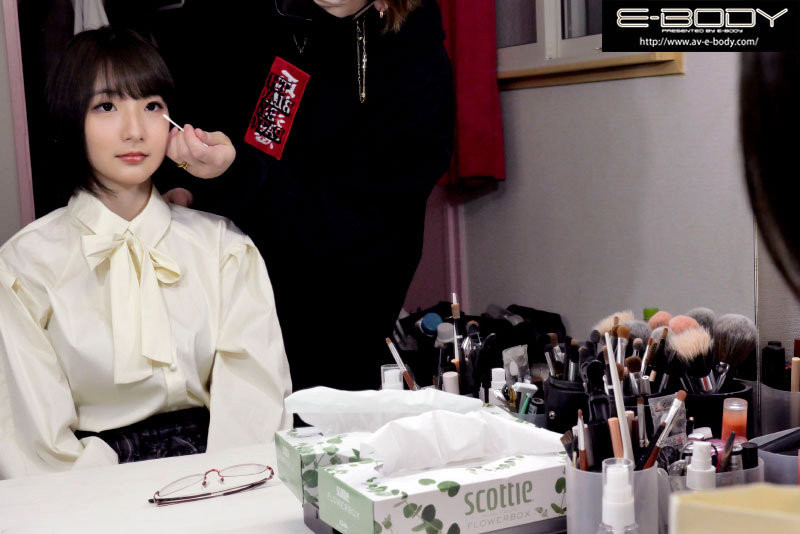 (EBOD-961)E-Body还我漂漂拳!乡土味的公务员变成了身材教科书的尤物!-73极品番号网