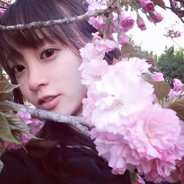 嫩草研究院官官人口2021,年轻的母亲2018,明明说好只蹭蹭的25话-73极品番号网