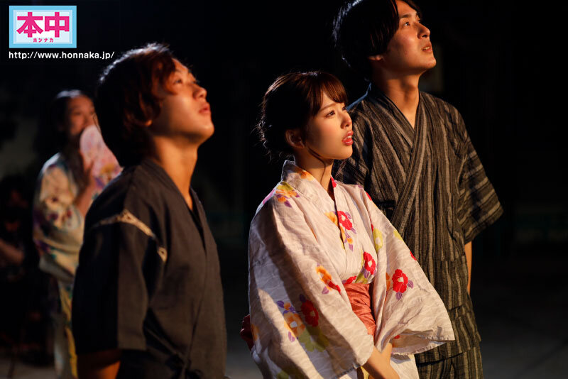 烟火大会告白失败!美少女「新井リマ」和失恋的竹马开房躲雨,结果不小心中出?-73极品番号网