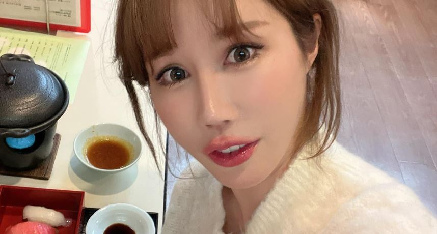 辣模机场行李被检查!一打开「掉出巨型姐夫」安检人员傻眼-73极品番号网