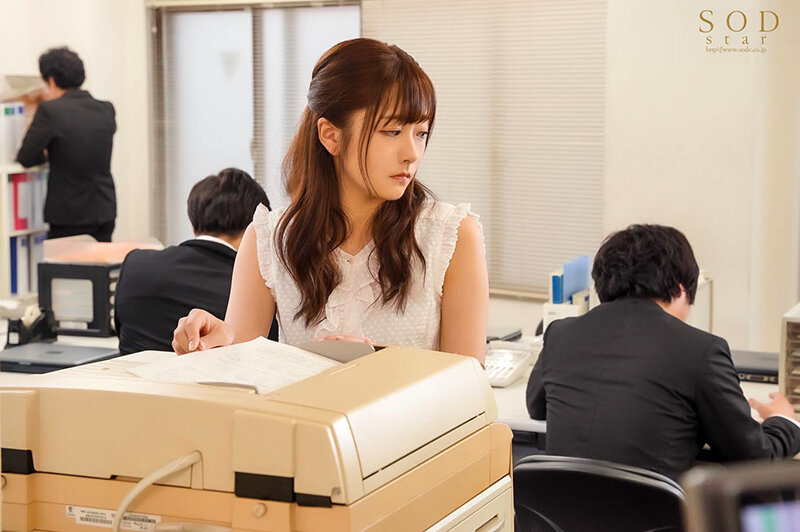 STARS-439 痴情OL“青空ひかり”在喜欢的人面前被上司抽插竟然更兴奋了!-73极品番号网