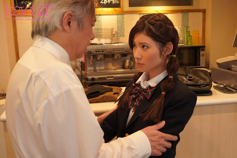 巨乳打工妹「栗宫ふたば」的下流诱惑!中年店长被扑倒骑乘,沈迷悖德密会!-73极品番号网