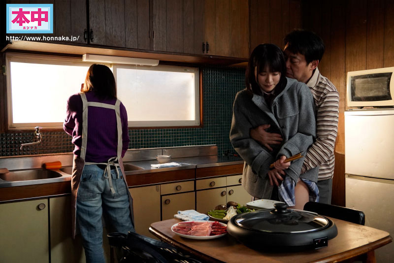 制服高中生「东条なつ」新的继父竟是电车痴汉 为了家庭和谐只好继续隐忍-73极品番号网