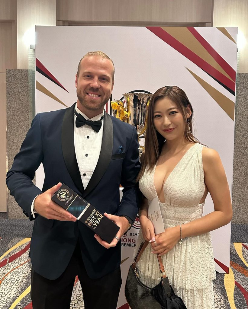 Kylie C足總頒獎禮出「峰」頭 Deev V禮服獲網民激讚-73极品番号网